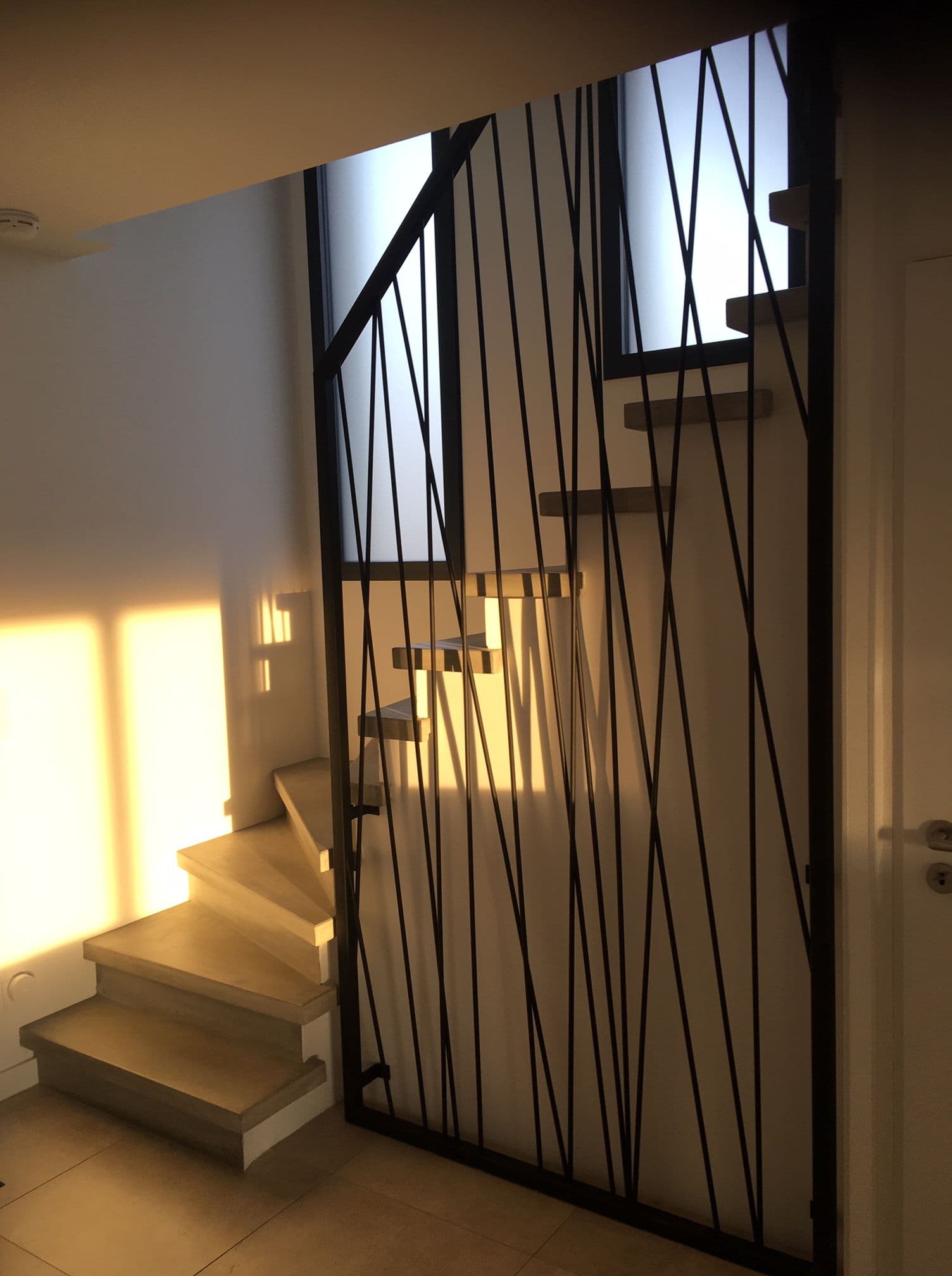 Garde-corps en acier et verre sur mezzanine