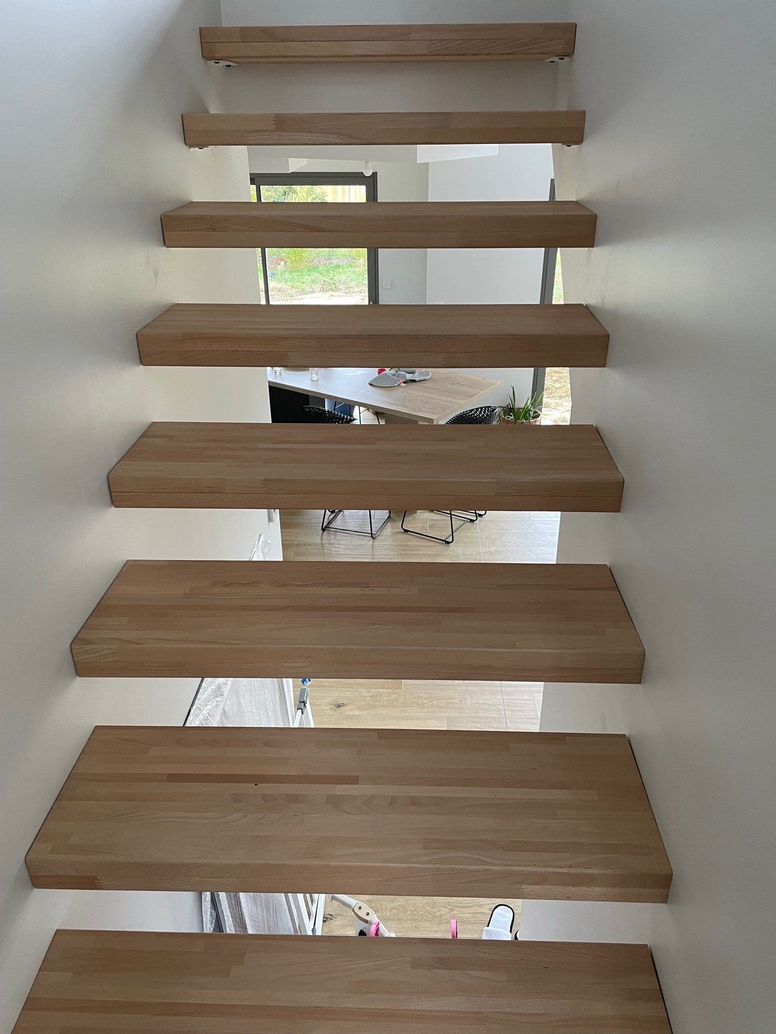 Escalier à limon central avec garde-corps câbles inox