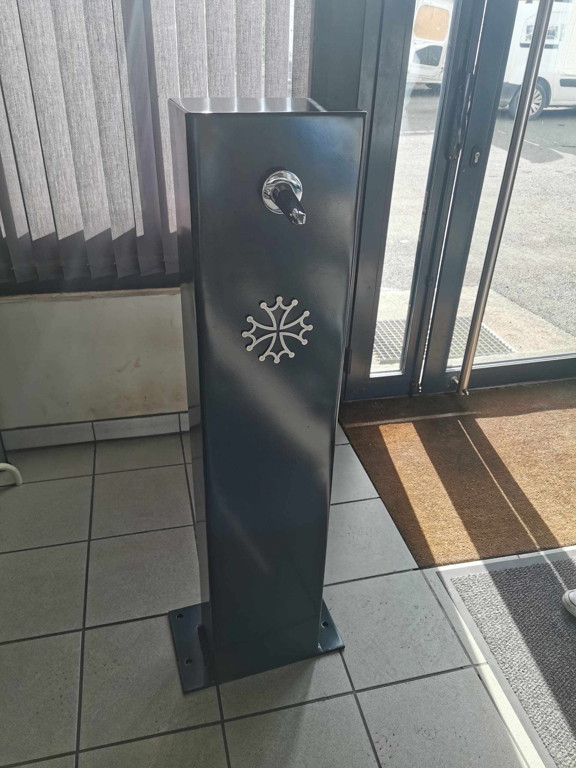 Ouvrage artisanal en acier vue d'ensemble