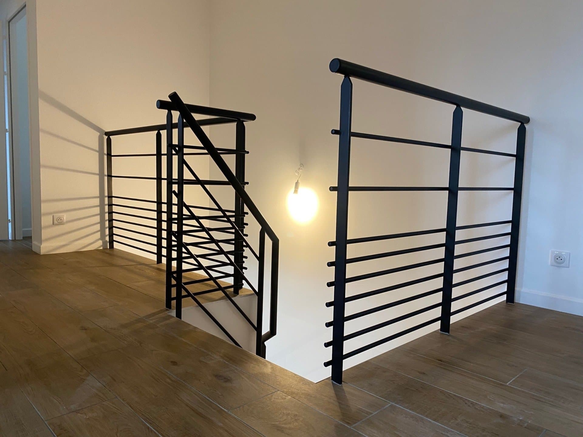 Escalier à crémaillère en acier peint