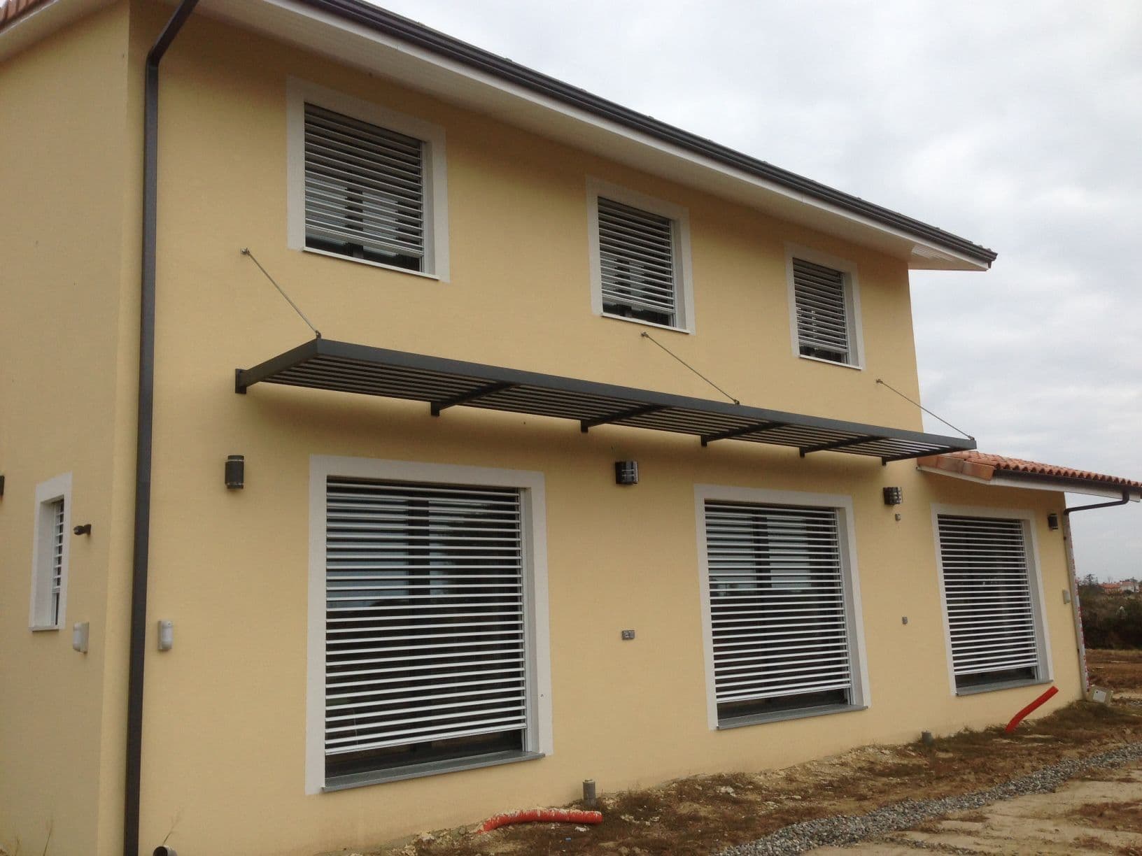 Pergola en métal pour aménagement extérieur