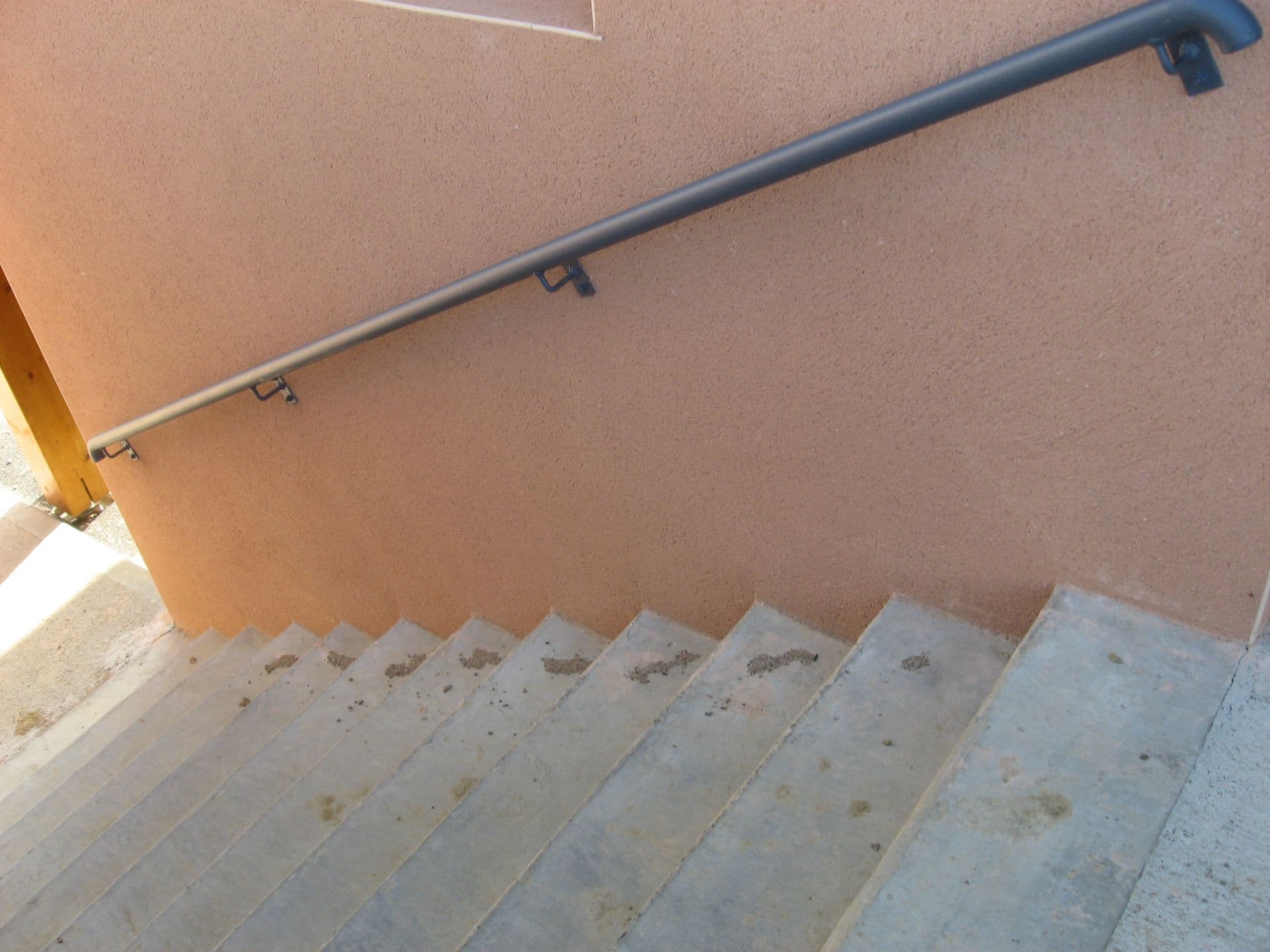 Garde-corps sur-mesure en métal pour mezzanine